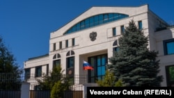 22 de diplomați și 23 de angajați pe poziții administrative și tehnice de la Ambasada Federației Ruse la Chișinău au trebuit să părăsească R. Moldova până pe 15 august