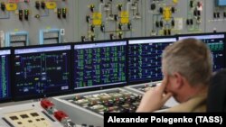 Fotografija ruske državne novinske agencije TASS prikazuje kontrolnu sobu u nuklearnoj elektrani Zaporižja na ukrajinskoj teritoriji pod kontrolom Rusije.