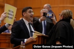 George Simion și Diana Șoșoacă, șefa partidului extremist SOS, au făcut parte din același partid, AUR. Din tovarăși au ajuns adversari.