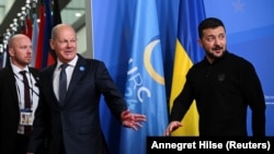 გერმანიის კანცლერი ოლაფ შოლცი და უკრაინის პრეზიდენტი ვოლოდიმირ ზელენსკი ბერლინში. 11 ივნისი