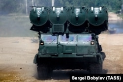 Зенитный ракетный комплекс С-300. Архивное фото