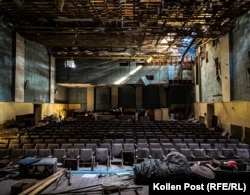 Театарот во задниот дел на Палатата на културата во Луч