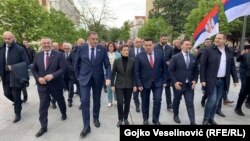 Milorad Dodik sa zvaničnicima RS-a i Srbije na mitingu u Banjaluci protiv nacrta UN-ove Rezolucije o Srebrenici, 18. april 2024. 
