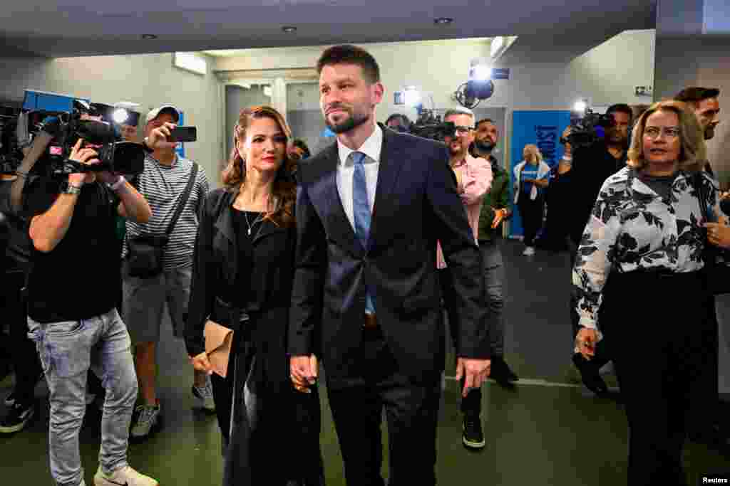 A magyar kormány által támogatott Szövetség nem érte el a parlamentbe kerüléshez szükséges, ötszázalékos küszöböt.&nbsp;Michal Šimečka, a PS vezetője (a képen) elmondta, hogy liberális párt még sosem kapott ennyi voksot, mint most. Több mint félmillióan szavaztak rá