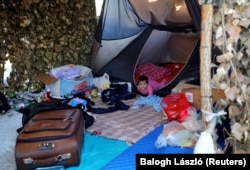 Menekültsátor a magyar–szerb határon 2016. szeptember 2-án