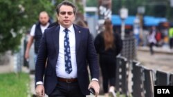 Асен Василев пред Софийската районна прокуратура