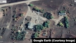 Imagine din satelit a aerodromului din Tiraspol, unde un elicopter Mi-8 a fost incendiat pe 17 martie