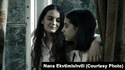 კადრი ფილმიდან „გრძელი ნათელი დღეები“