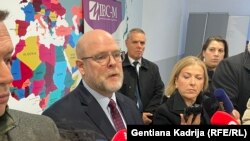 Ambasadori amerikan në Kosovë, Jeffrey Hovenier.