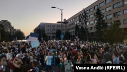 Илустрација, Протести „Србија против насилство“ 