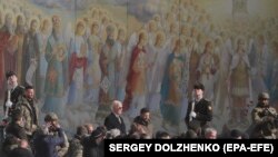 Președintele american Joe Biden în cursul vizitei sale surpriză la Kiev, alături de președintele ucrainean Volodimir Zelenski. Vizita a marcat un an de la începerea invaziei ruse în Ucraina, Kiev, 20 februarie 2023. 