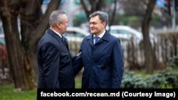 Prim-ministrul R. Moldova, Dorin Recean, a efectuat în România prima sa vizită externă de la instalarea în funcție. A avut întrevederi cu premierul român, Nicolae Ciucă, dar și cu președintele României, Klaus Iohannis