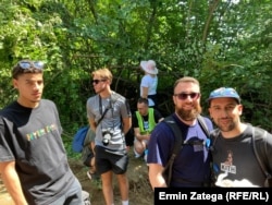 Një grup autorësh nga Holanda.