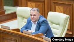 Deputatul Alexandru Nesterovschi, la ședința Parlamentului din 21 septembrie, în care i s-a ridicat imunitatea parlamentară.