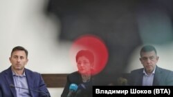 Изпълнителният директор на Националната агенция за приходите (НАП) Румен Спецов, служебният вицепремиерът и министър на финансите Людмила Петкова и новият директор на агенция „Митници" Георги Димов (дясно).