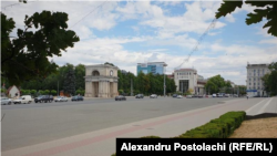 Piața Marii Adunări Naționale din Chișinău pe 24 iunie 2022, după ce Consiliul European a acordat R. Moldova statut de țară candidată la UE. Decizia nu a fost marcată atunci la Chișinău prin vreo manifestație publică de bucurie. 
