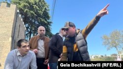 ფოტო არქივიდან: „ალტ-ინფოს“ ლიდერები „ქართული ოცნების“ ოფისთან გამართულ საპროტესტო აქციაზე. თბილისი, 13 აპრილი, 2024.