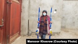 Farahnaz Mohammadi, nxënëse e klasës së 10-të, thotë se prej dy vjetësh pushteti taliban e privoi nga skijimi. 22 shkurt 2023.