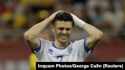 Futbollisti i Kombëtares së Kosovës në futboll, Milot Rashica, duke reaguar pas një rasti, gjatë ndeshjes kundër Rumanisë, në Bukuresht, më 12 shtator 2023.