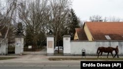 A bicskei gyermekotthon bejárata 2024. február 9-én