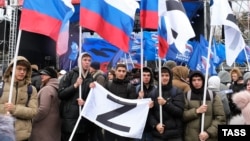 Украинадағы соғыста жүрген ресейліктердің құрметіне Астрахан облысында ұйымдастырылған концерттен көрнекі сурет. 2023 жыл.