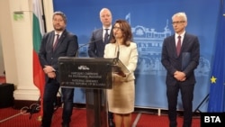 Десислава Атанасова, Христо Иванов, Росен Желязков и Николай Денков дадоха обща пресконференция в кулоарите на парламента.