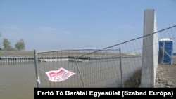 A felfüggesztett Fertő-tavi beruházás helyszíne 2023 tavaszán. Az azóta leállított, sokmilliárdos állami beruházást nem csak környezetvédők, hanem a Magyar Tudományos Akadémia és az UNESCO is kifogásolta