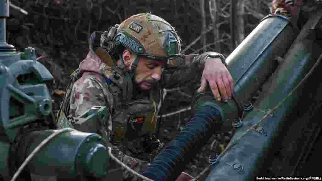 &quot;Da nismo imali ovo oružje, već bismo izgubili rat&quot;, rekao je jedan ukrajinski vojnik o haubicama M777 koje se koriste na linijama fronta. Ukrajinski predsjednik Volodimir Zelenski rekao je da vidi &quot;šansu za pobjedu&quot; Ukrajine nad ruskim snagama nakon što je Predstavnički dom SAD usvojio dugo odlagani zakon o pomoći koji je kritičano važan za odbranu Ukrajine.