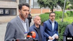 Mинистерот за здравство д-р Фатмир Меџити на денешната прес-конференција заедно со директорот на Клиничката болница во Тетово, д-р Плумб Вела