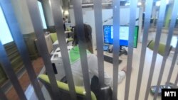 Illusztráció, új kormányablak a Keleti pályaudvaron a megnyitó napján, 2018. június 13-án 