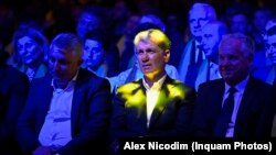 George Scripcaru (centru) este candidatul PNL la Primăria Brașovului.