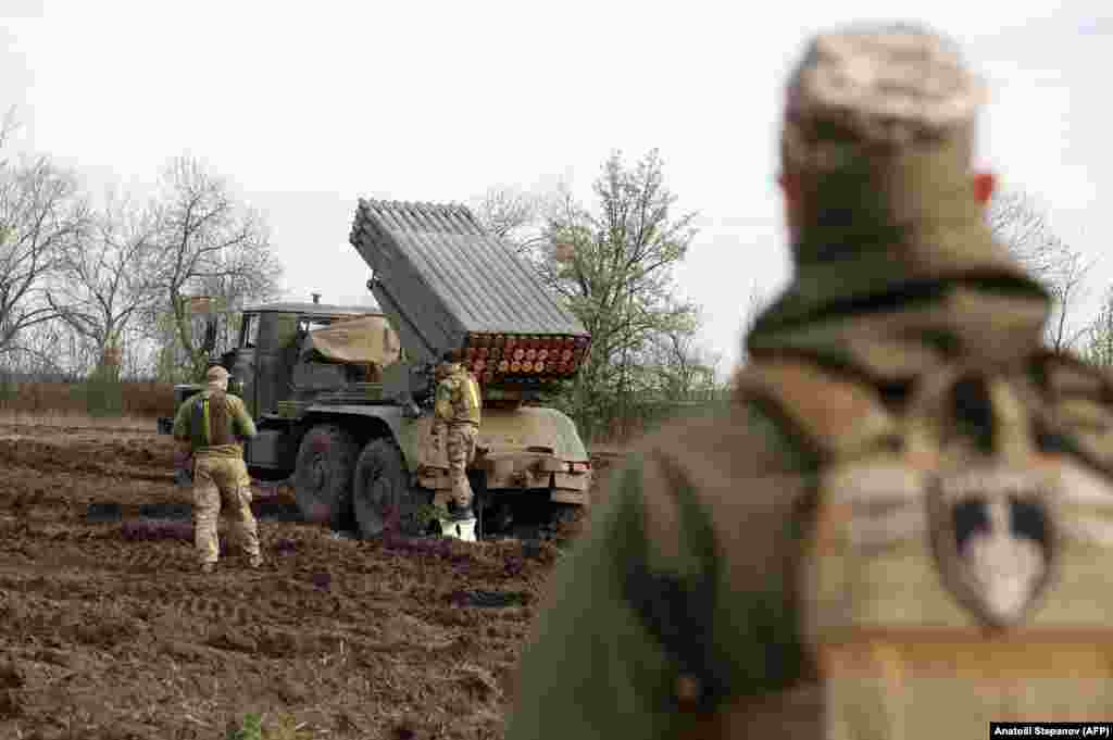 Sirski a adăugat că forțele Kremlinului par decise să cucerească Bahmut &bdquo;cu orice preț&rdquo;, dar că au suferit pierderi semnificative în luptă.