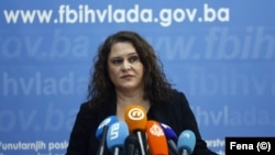 "Da se uistinu utvrdi da li ovaj strateški dokument dovodi do odstupanja od principa sekularnog obrazovanja, što bi moglo uticati na društvenu koheziju i pluralizam u BiH", objavila je Jasna Duraković, ministrica obrazovanja Federacije BiH.