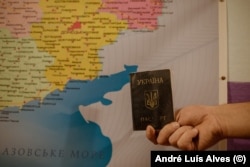 Pritisak da se prihvati rusko državljanstvo jedan je od razloga zbog kojih ljudi odlaze sa okupiranih područja.