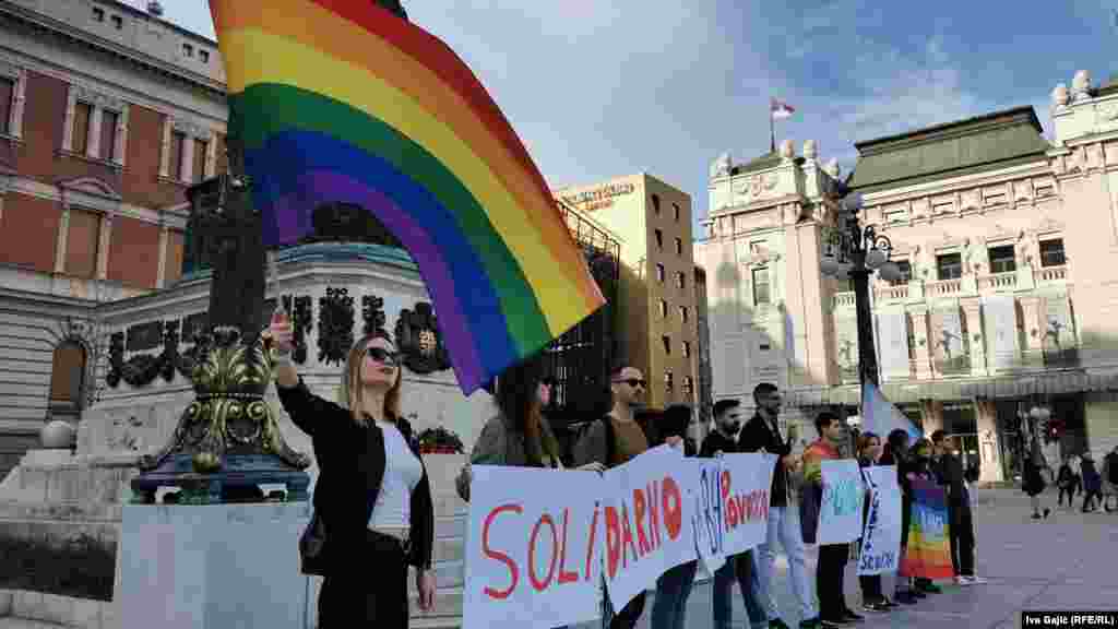 Napadi na aktiviste povezani su sa događajem u organizaciji &quot;Bh. povorke ponosa&quot;, koji je trebalo da se održi 18. marta u Banjaluci, ali ga je policija zabranila, jer su procenili &quot;da postoji realna mogućnost da na istom može doći do većeg ugrožavanja ljudi i imovine&quot;.