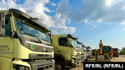 "Inkop" je 2022. godine zaradio oko 17,4 miliona evra. Na fotografji kamioni i mašine "Inkopa" na radilištu u Požarevcu, maj 2023.