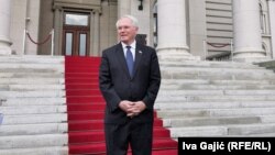 Американскиот амбасадор во Белград, Кристофер Хил 