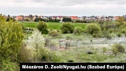 Az érintett terület, a háttérben Söpte házaival