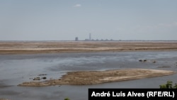 Pamje e centralit të Zaporizhjës nga Nikopoli.
