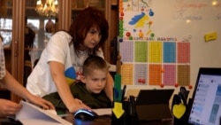 „Mâine plecăm”: Directoarea unei școli ucrainene își scoate cu bine elevii din Rusia
