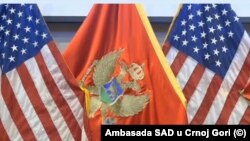 Zastave SAD i Crne Gore, ilustrativna fotografija