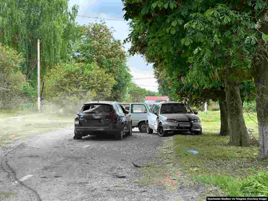 Fotografiile postate pe Telegram de guvernatorul Belgorodului, Viaceslav Gladkov, pe 23 mai, au arătat aparentele urmări ale raidului, inclusiv aceste vehicule avariate.&nbsp; La 23 mai, Ministerul rus al Apărării a susținut că trupele sale au înconjurat luptătorii inamici și au folosit &bdquo;atacurile aeriene, focuri de artilerie și operațiuni în forță ale unităților de frontieră&quot; pentru a-i respinge pe atacatori, ucigând mulți dintre ei. Aceste afirmații nu au fost confirmate din surse ndependente.