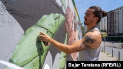 Mattia Martini radi na finalizaciji grafita.