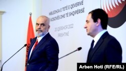 Premijer Albanije Edi Rama i premijer Kosova Albin Kurti tokom zajedničke konferencije za novinare. Fotografija iz arhive.