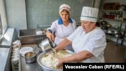 Începând cu 1 septembrie 2025, alimentarea în școli va fi gratuită pentru toți copiii, din clasa I-a până în clasa a IX-a.