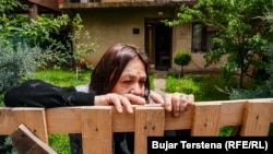 Sakibe Jashari, 70-vjeçare, jeton e vetme në një shtëpi me qira dhe në kushte të vështira.