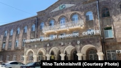 კლინიკა, სადაც მკვლელობის დილას მარიამ სოფრომაძე და გიორგი ფირაშვილი ექვსი თვის შვილთან ერთად, პედიატრთან ვიზიტზე მივიდნენ