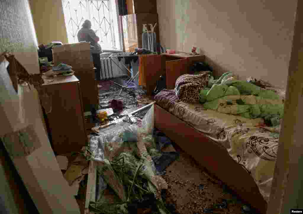 Unutrašnjost stana stambene zgrade nakon ruskog napada.