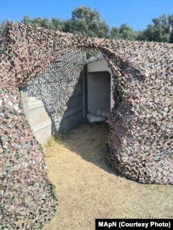 Засолниште во Плауру, Романија