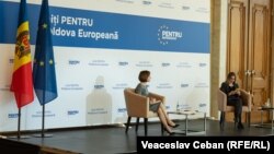 Maia Sandu (centru), în timpul conferinței de presă din 18 martie.